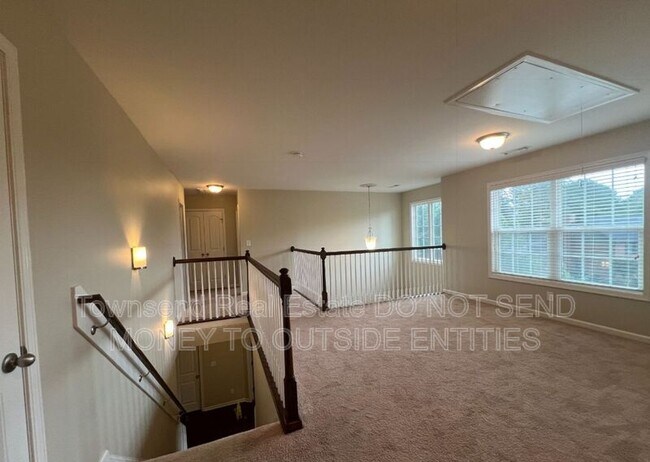 Building Photo - 6426 Burnside Pl