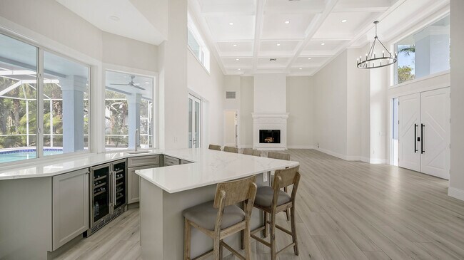 Building Photo - 6706 Oakmont Way
