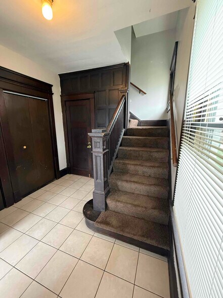 Building Photo - 505 6th St NE