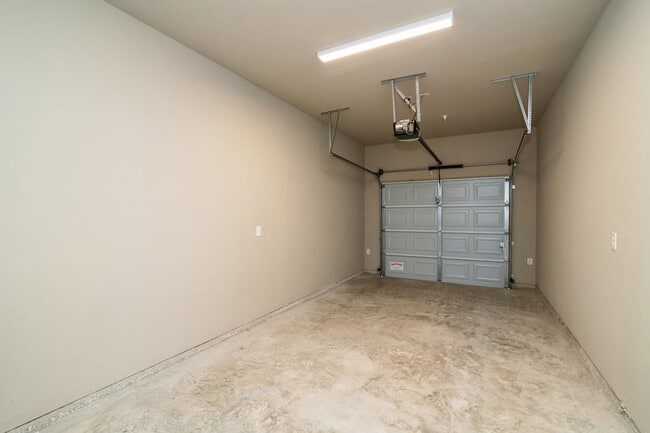 Building Photo - AVAILABLE NOW! GORGEOUS 3 BEDROOM FOUR PLEX LOCATED IN MIDLOTHIAN ISD!
