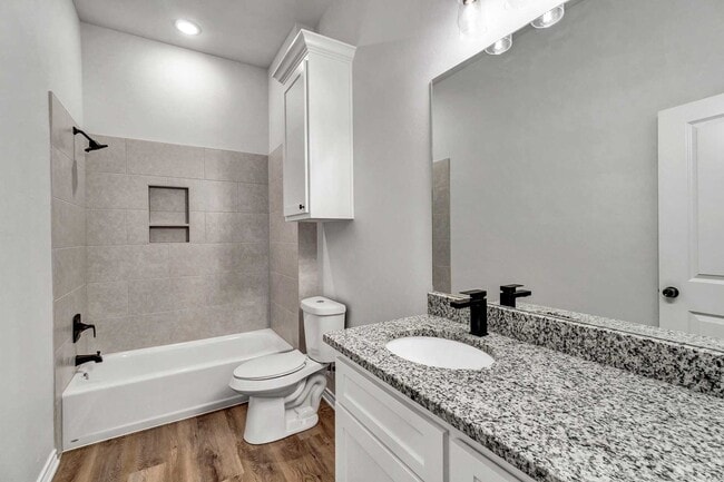 Building Photo - 2408 Henshaw Crk Dr