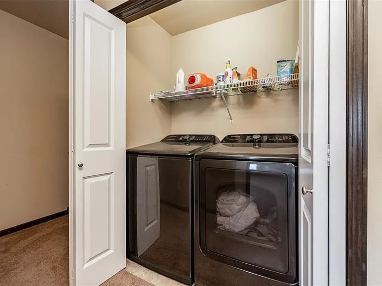 Building Photo - 61 Renee Ln