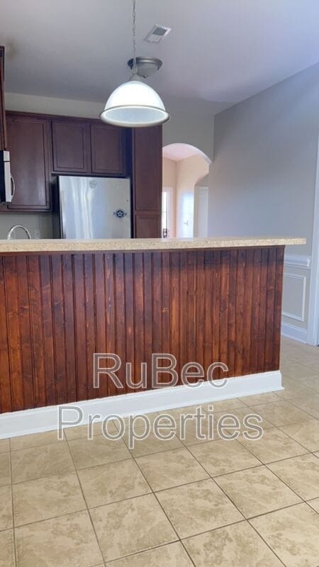 Building Photo - 2103 Chantilly Ln