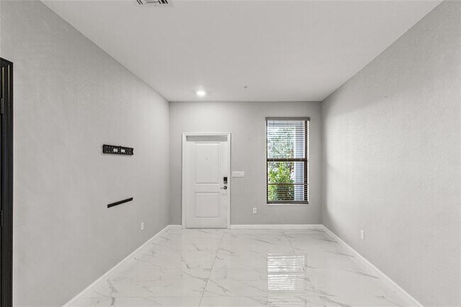 Building Photo - 221 SW 159th Way