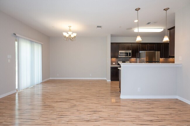 Building Photo - 1620 Bryant Dr