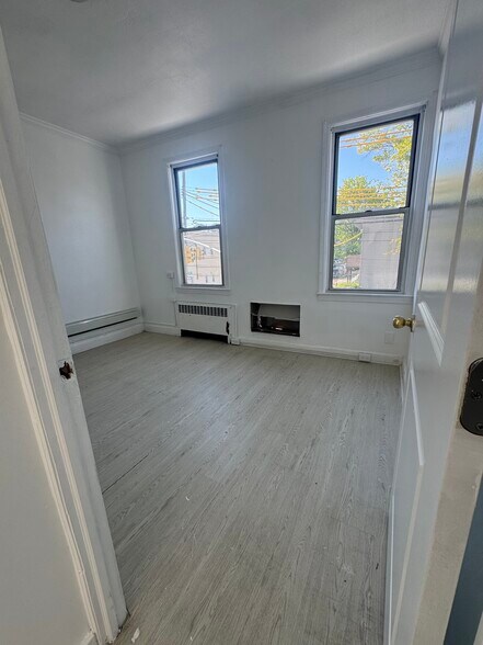 Building Photo - 1848 126th St