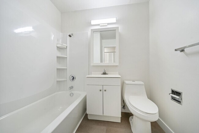 Building Photo - Fully Remodeled 2?Bedroom Apartment in Buckman Neighborhood