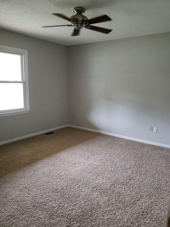 Building Photo - 3 bedroom home in Sherrills Ford