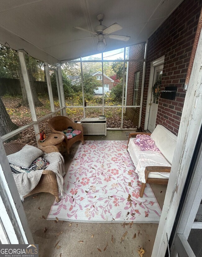 Building Photo - 215 Hodgson Dr