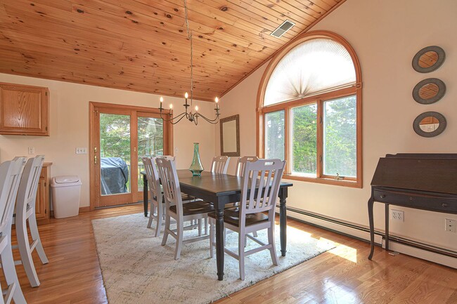 Building Photo - Winter Rental: Wingaerchic (Dog-friendly!)