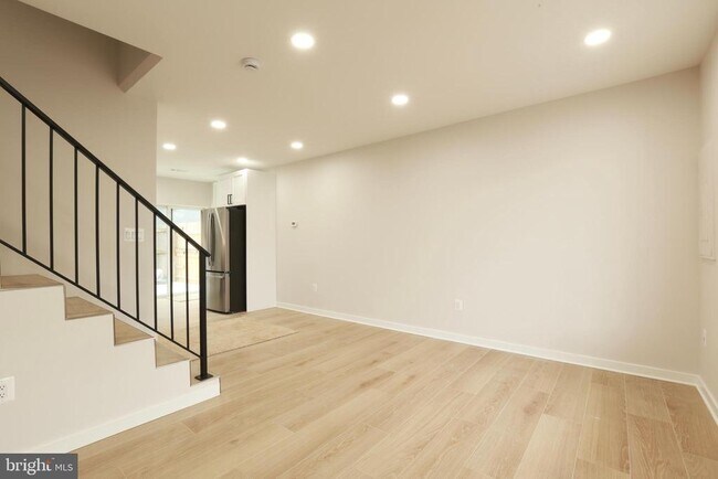 Building Photo - 1625 Montello Ave NE