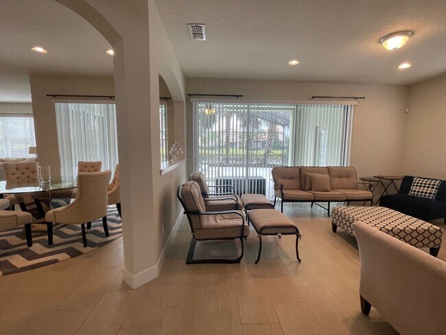 Building Photo - The perfect home waiting for you! FULLY FURNISHED!!