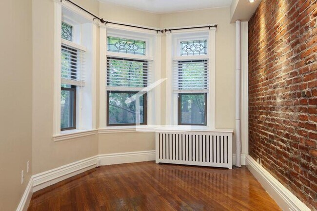 Building Photo - Nice 2 bed near Berklee