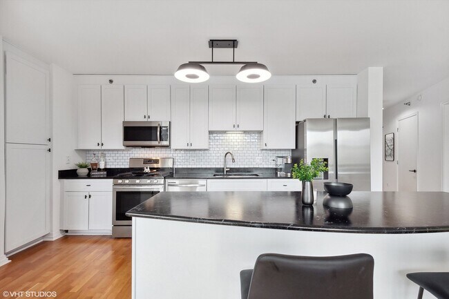 Building Photo - 33 W Ontario St