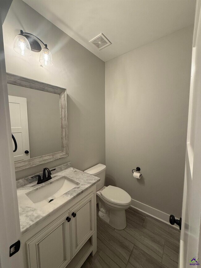 Building Photo - 221 Perth Ct