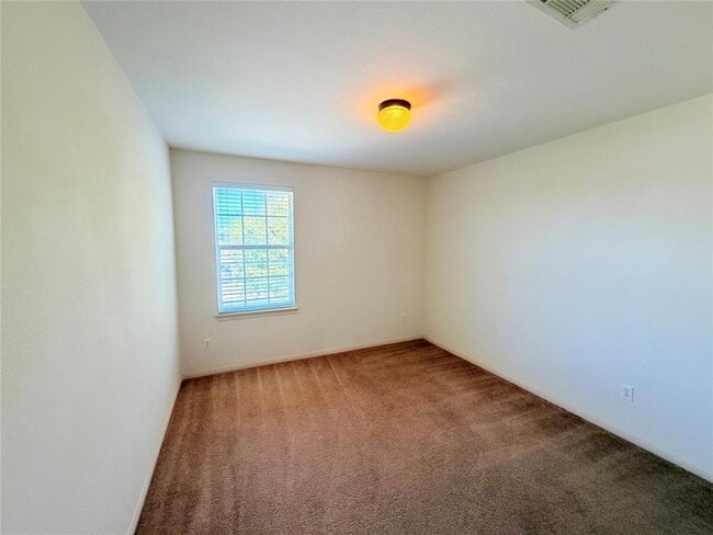 Building Photo - 1913 Short Summer Dr