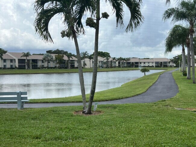 Building Photo - 1109 Green Pine Blvd