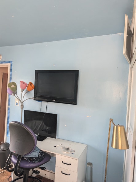 Building Photo - 6712 10th Ave