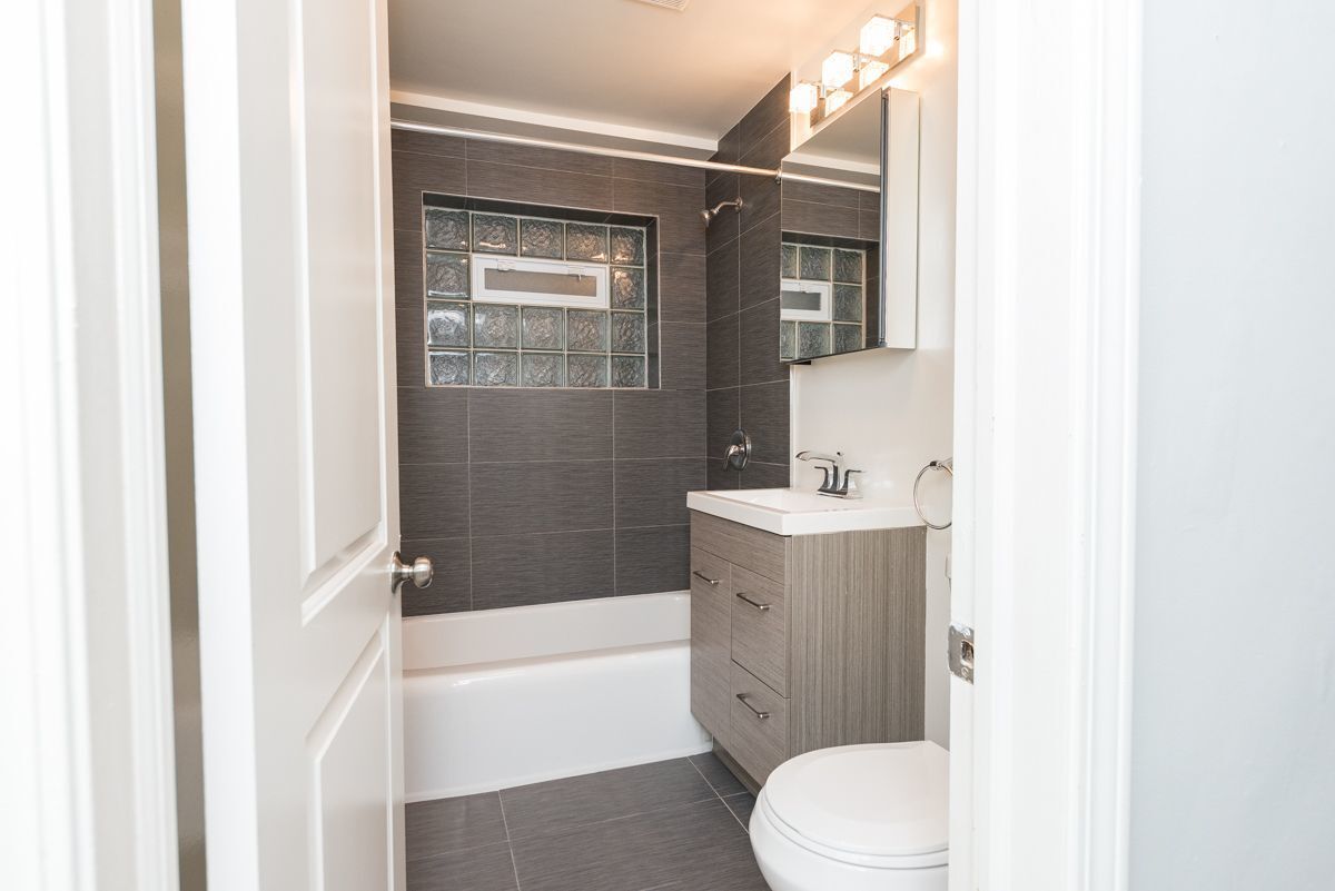 Building Photo - 5020 N Washtenaw Ave