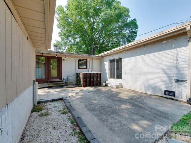 Building Photo - 3921 Sheffield Dr