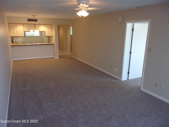 Building Photo - 300 Columbia Dr