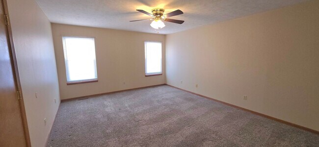 Building Photo - 3 Bedroom 2 Bathroom home in Nixa for $1395!