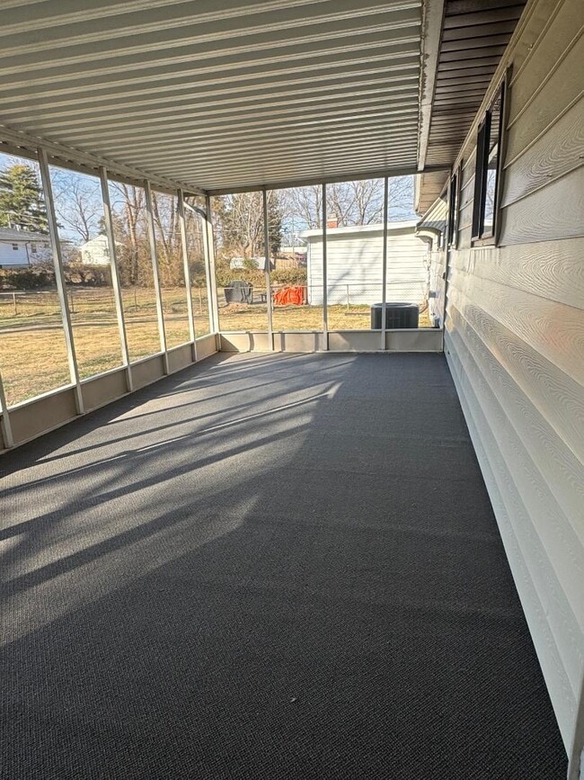 Building Photo - 709 Plaza Dr