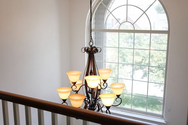 Building Photo - Gorgeous 5 Bedroom Rental in Virginia Beach