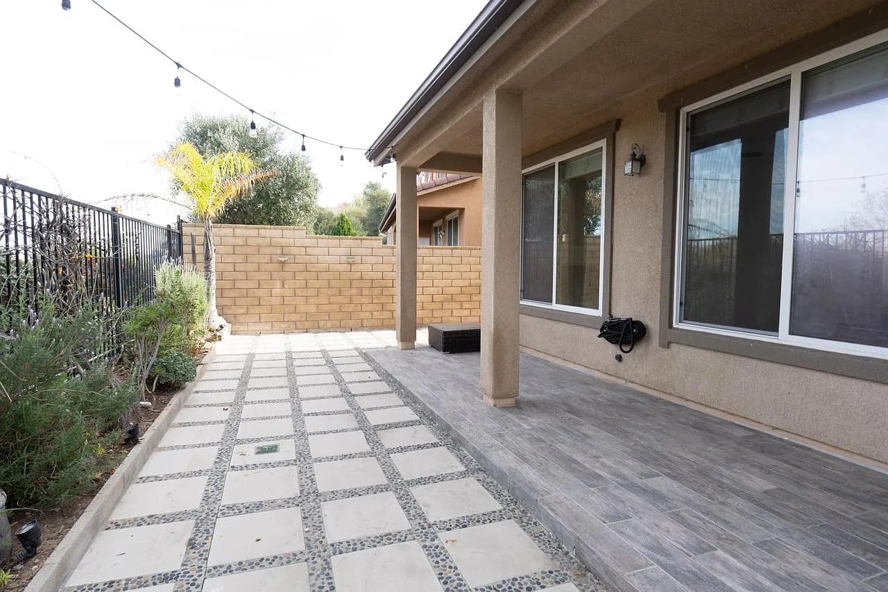 Building Photo - 25357 Avanti Ct