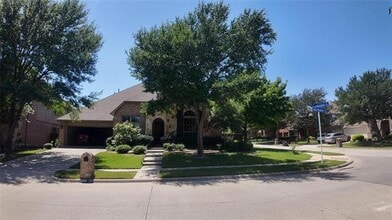 Building Photo - 1005 Granbury St