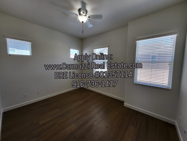 Building Photo - 3920 E Commerce Way