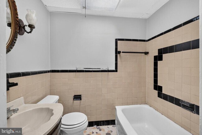 Building Photo - 351 W 22nd St