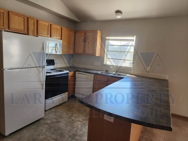 Building Photo - 3 Bed 2 Bath Condo
