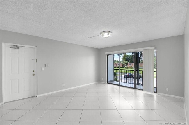 Building Photo - 1008 Green Pine Blvd