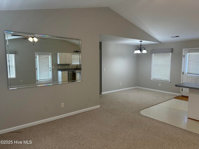 Building Photo - 149 Sunset Dr