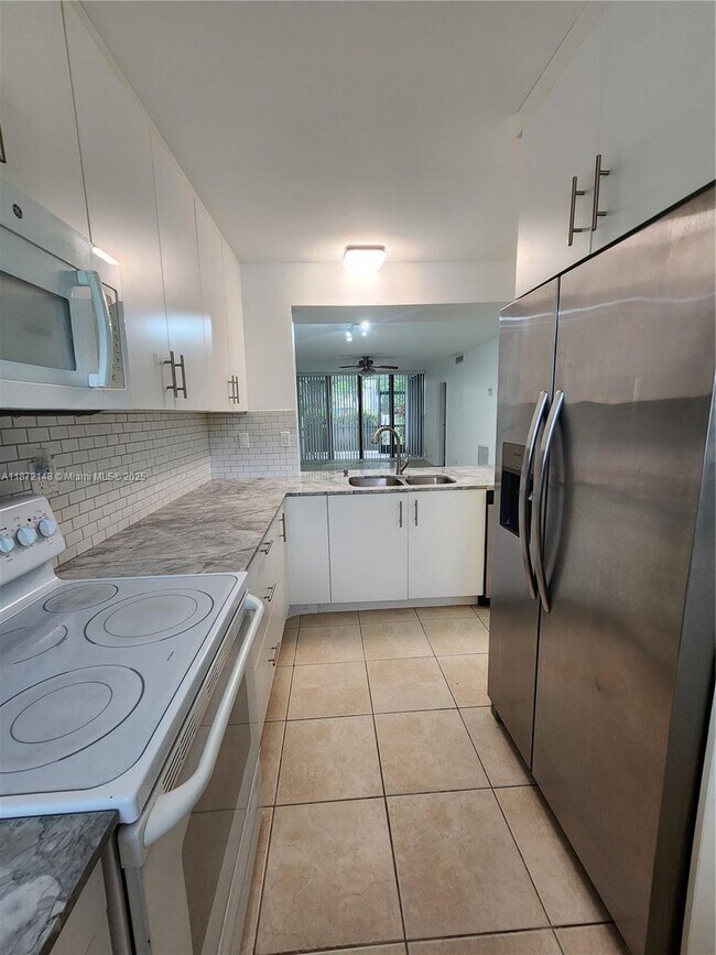 Building Photo - 8441 Forest Hills Dr