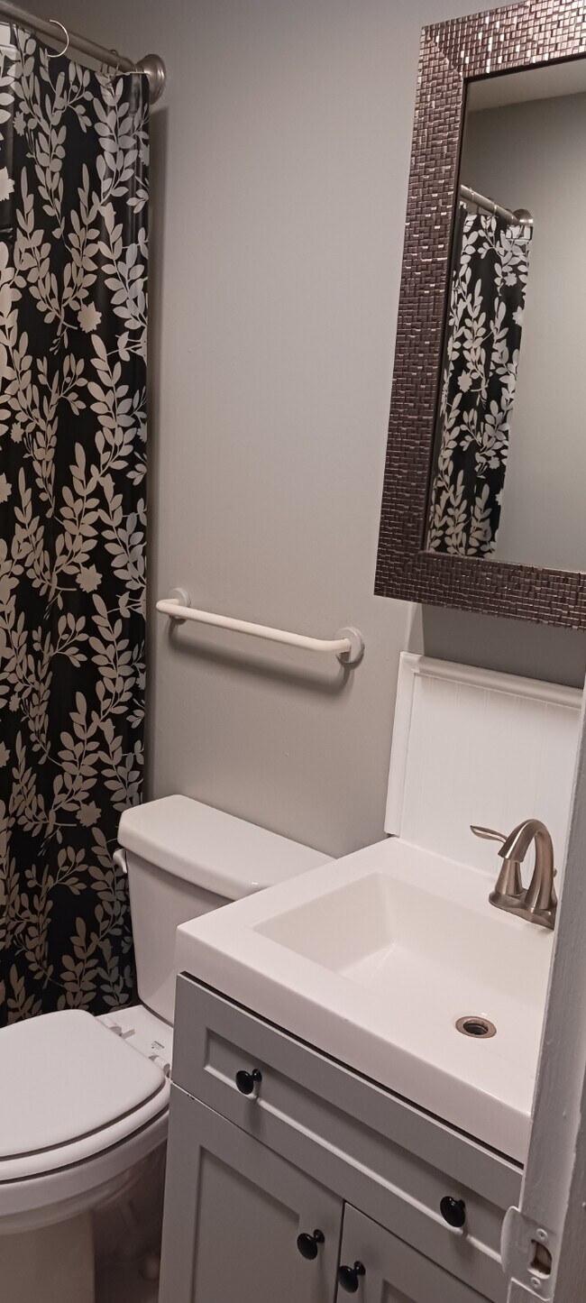 Building Photo - 7815 N Main St