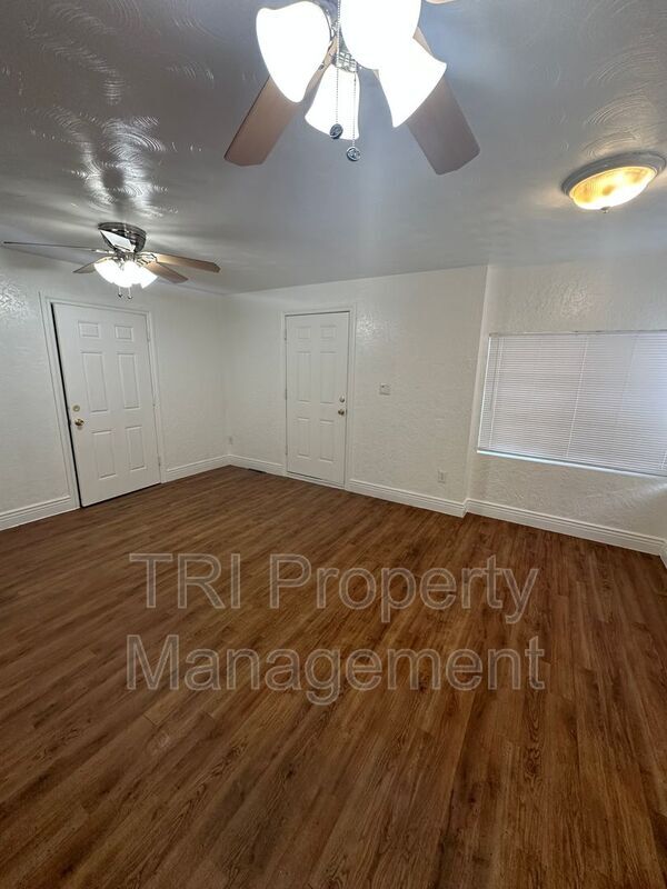 Building Photo - 1522 9th Ave