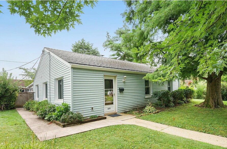 Primary Photo - 109 Carson St