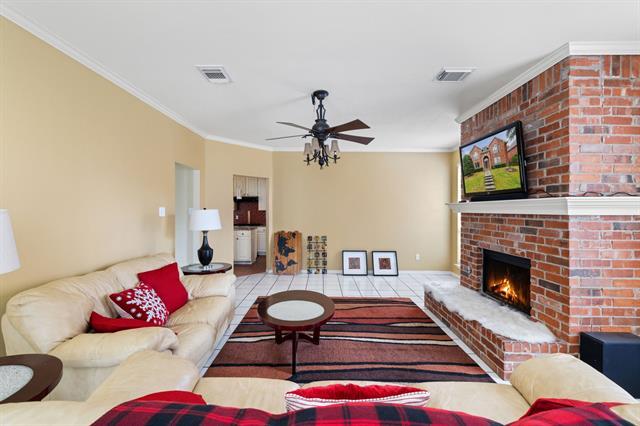 Building Photo - 2116 Houlton Ln