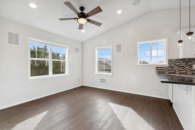 Building Photo - 2 bedroom, 1 bath apartment, close to downtown Whitefish