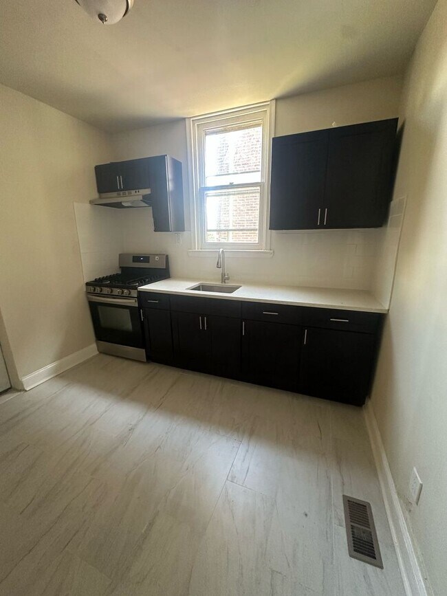 Building Photo - BRAND NEW 2 BEDROOM 1 BATH FIRST FLOOR APARTMENT