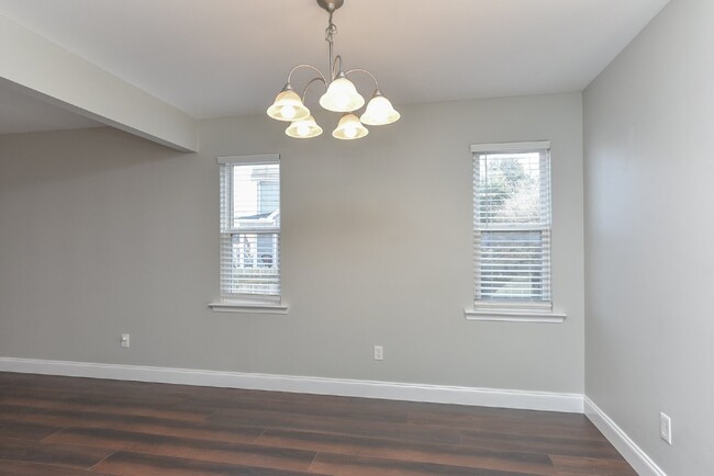 Building Photo - Beautiful 3BR/2.5BA in North Nashville!