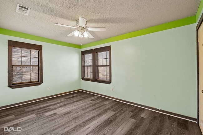 Building Photo - 1013 Peyton Ave