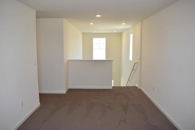 Building Photo - 708 Athena Dr