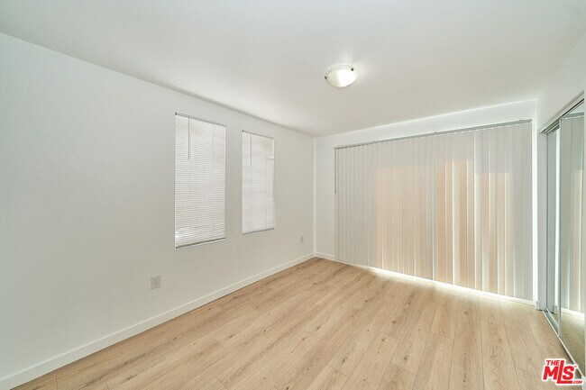 Building Photo - 965 S Lorena St