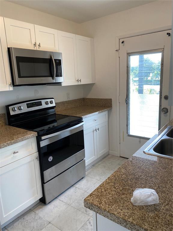 Building Photo - 500 E Country Club Cir