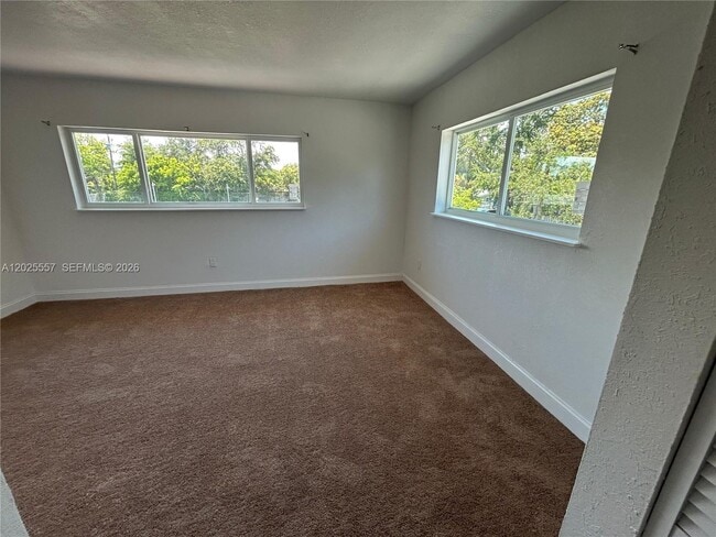 Building Photo - 1450 NE 151st St