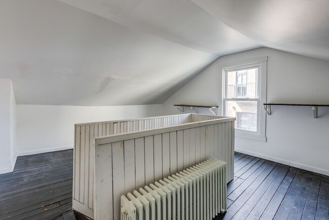 Building Photo - 12 E Sycamore St