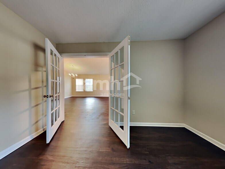 Building Photo - 11374 Brian Lakes Dr